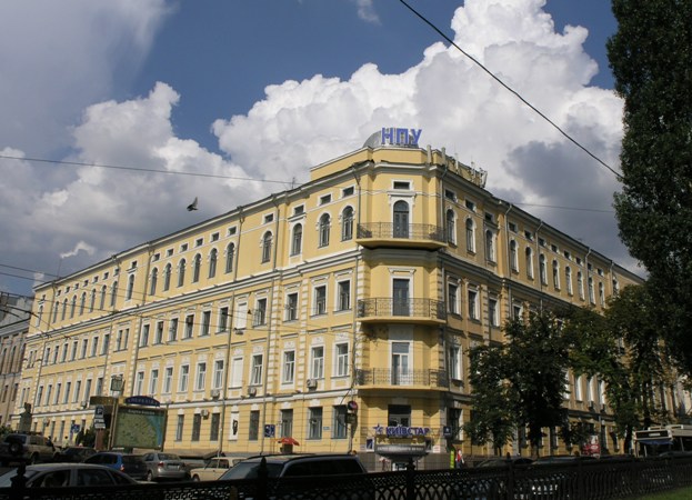 Корпус університету00