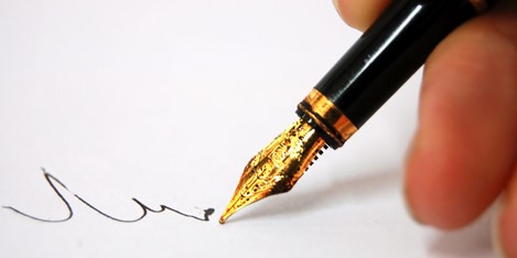 a-thoughtfull-pen-writing-3647581-2560-1702